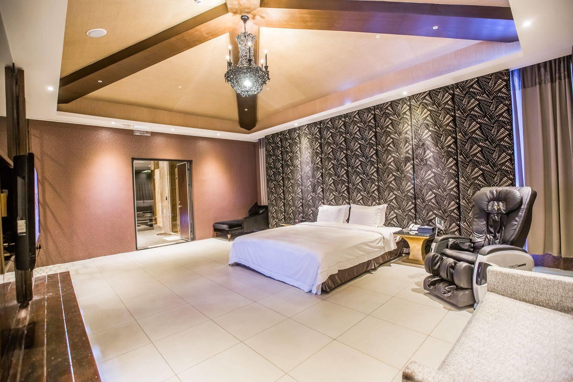 Ohya Chain Boutique Motel Taoyuan Buitenkant foto